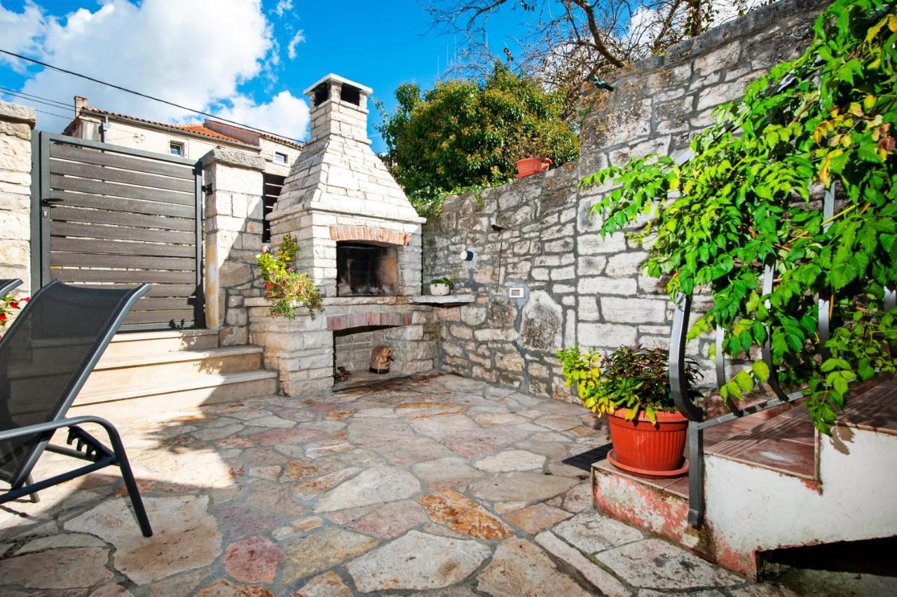 Holiday Home - Casa Di Antonio Kanfanar Exterior photo